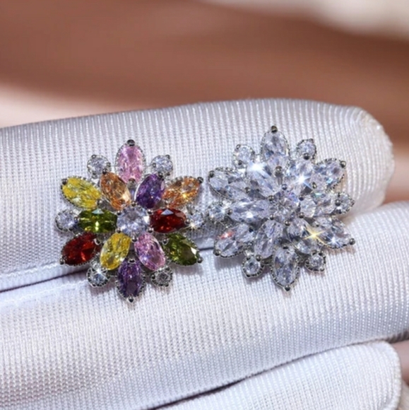 New Multicolor Flower Stud Earrings - Picture 2 of 3